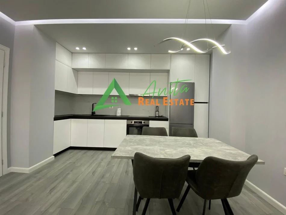 Tirane, jepet me qera apartament 1+1+Ballkon Kati 8 70 m² 550 € (Rruga e Kavajes