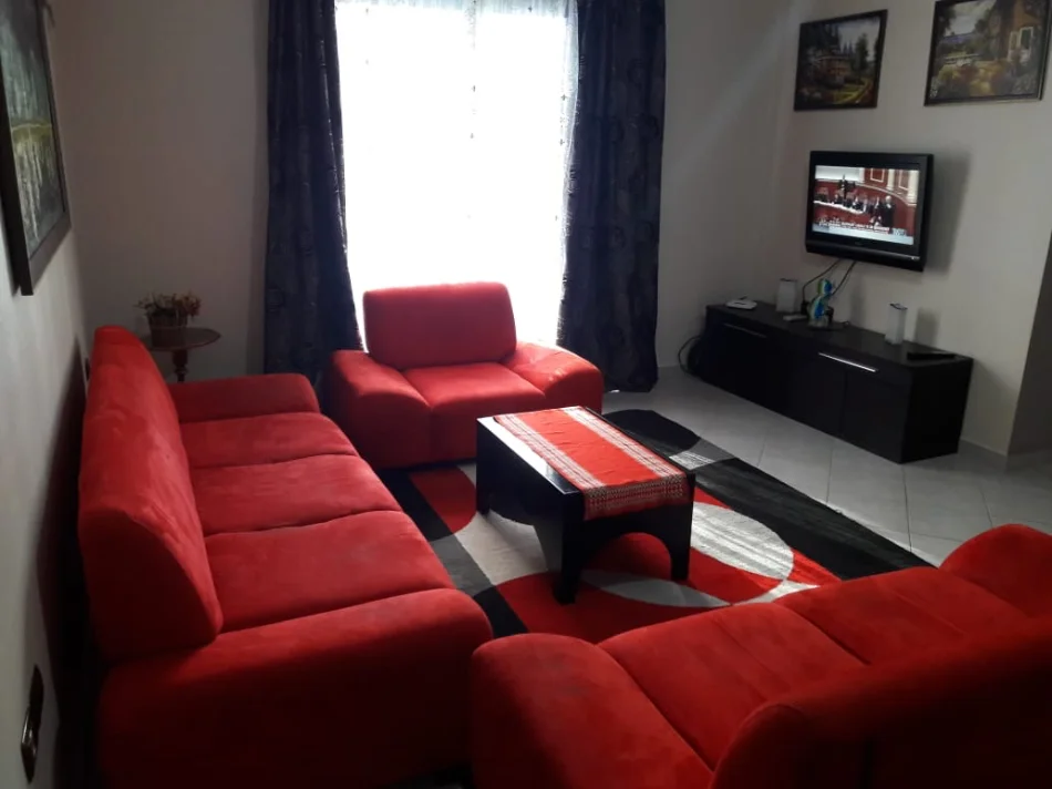 Tirane, jepet me qera apartament 2+1 Kati 4, 84 m² 400 €