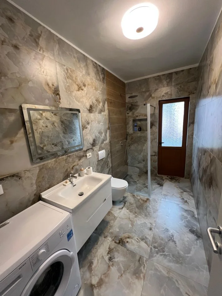 APARTAMENT 2+1 ME QERA TEK SHESHI WILLSON