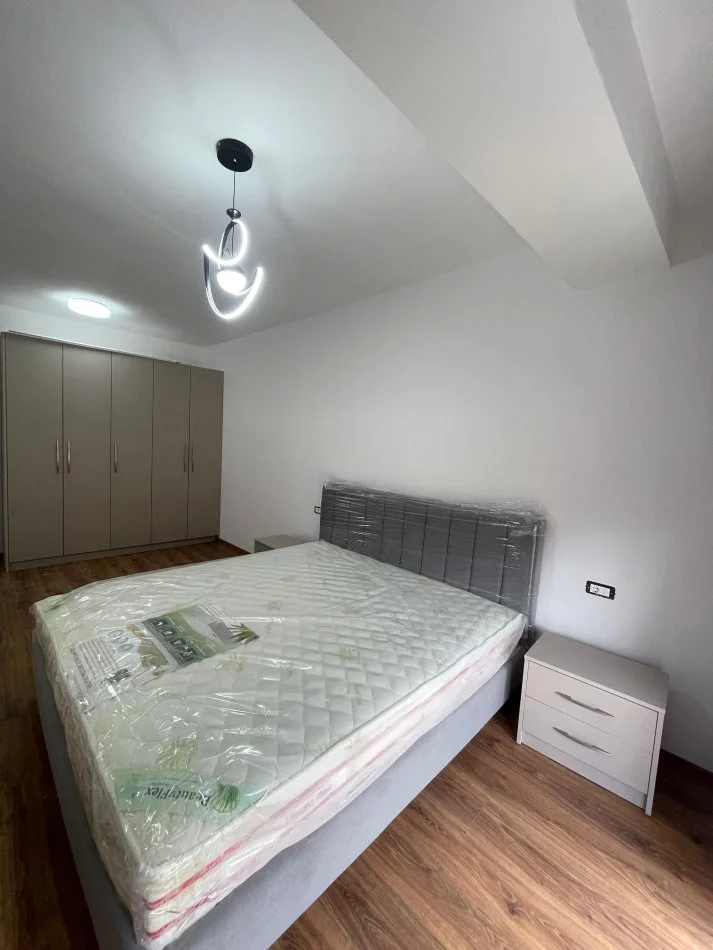 Tirane, jepet me qera apartament 1+1+Ballkon+ Post Parkimi, Kati 2, 91 m² 600 € (Rezidenca Kodra e Diellit 2)