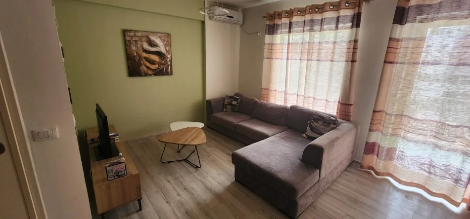 Tirane, jepet me qera apartament 2+1+Ballkon Kati 4, 86 m² 700 € 