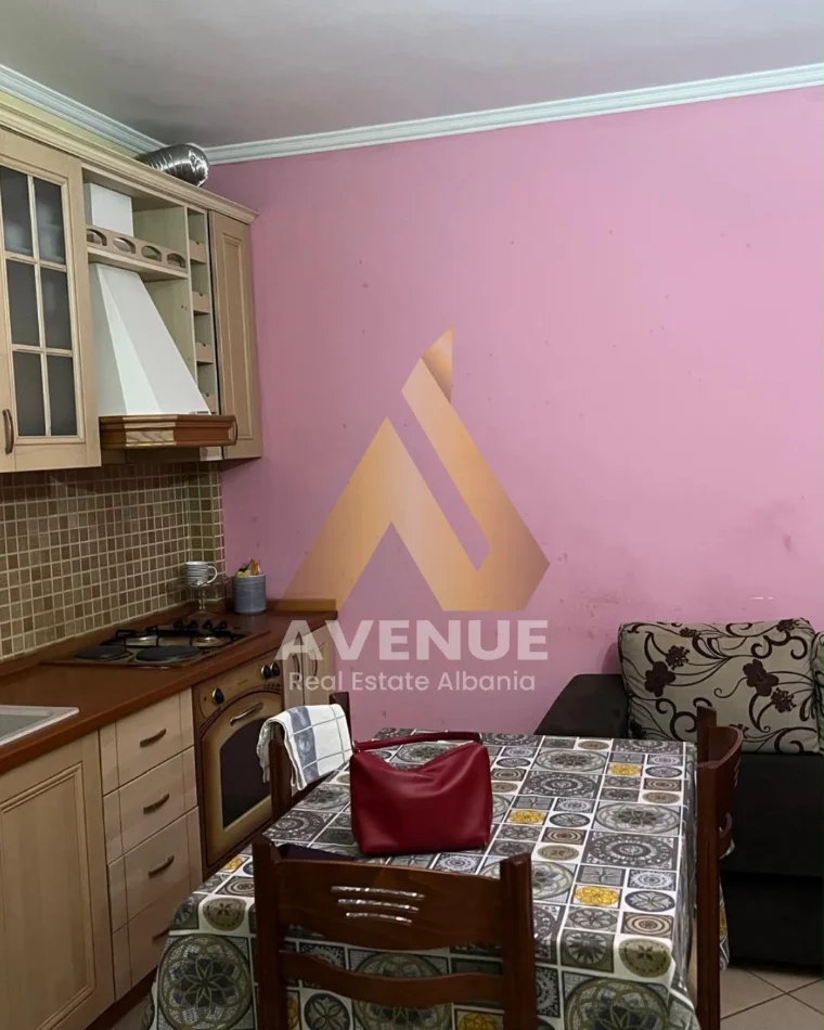Tirane, jepet me qera apartament 1+1 Kati 2, 550 € (Prane Mozaikut)