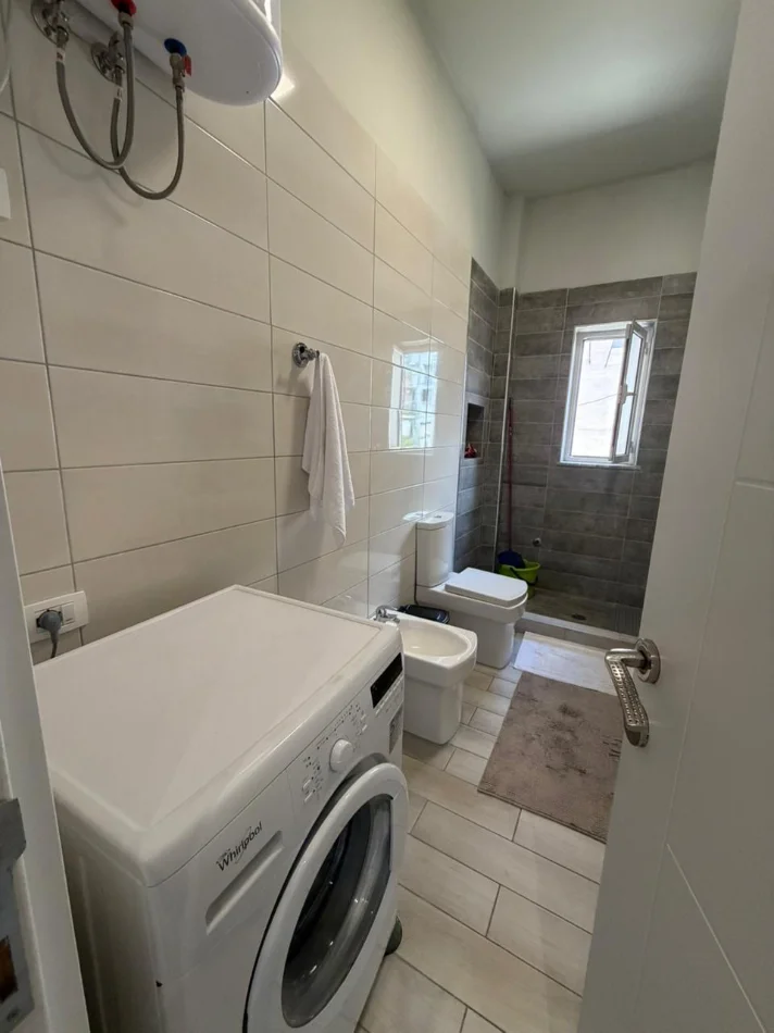 Tirane, jepet me qera apartament 2+1 Kati 2, 880 € 