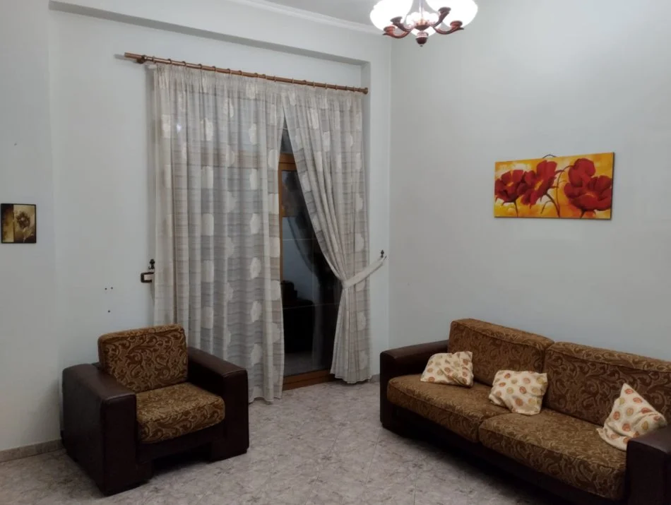 Tirane, jepet me qera apartament 3+1 Kati 2, 145 m² 600 € (Qyteti Studenti, Zyra Posta Tirana 13.)