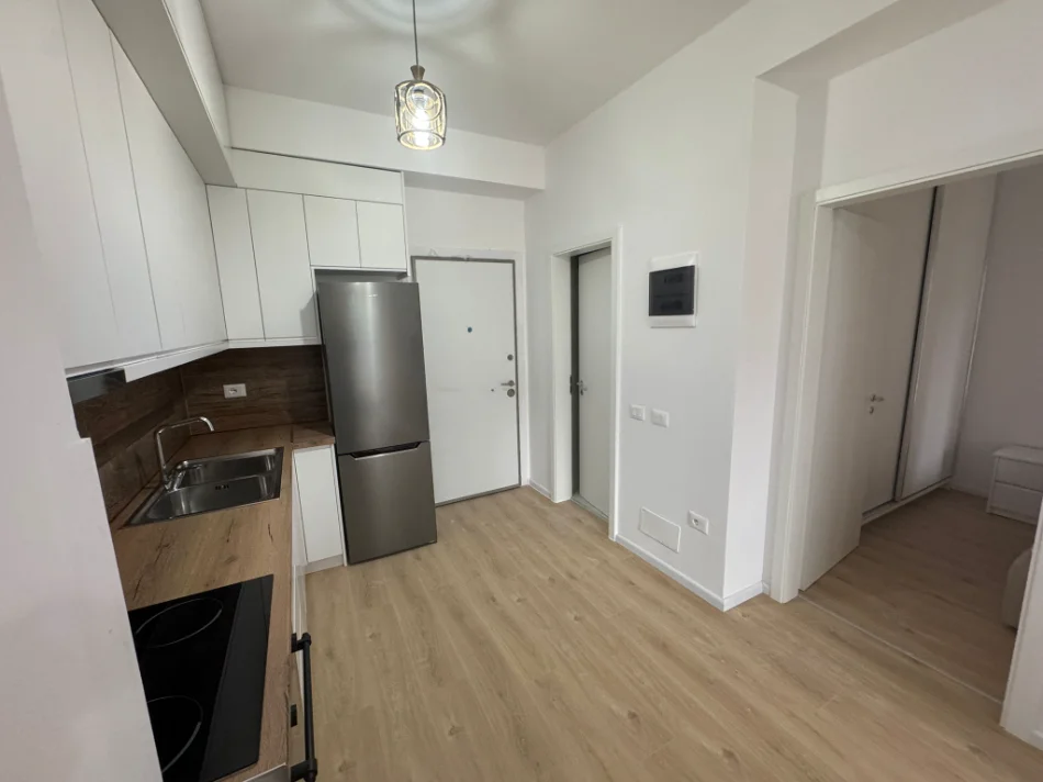 Tirane, jepet me qera apartament 1+1+Ballkon Kati 3, 60 m² 400 € (Pasho Hysa,Kompleksi Mangalem21)