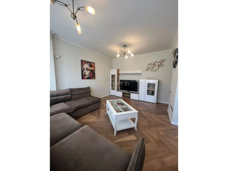 Tirane, shes apartament 1+1 Kati 4, 59 m² 110.000 € (oxhaku)