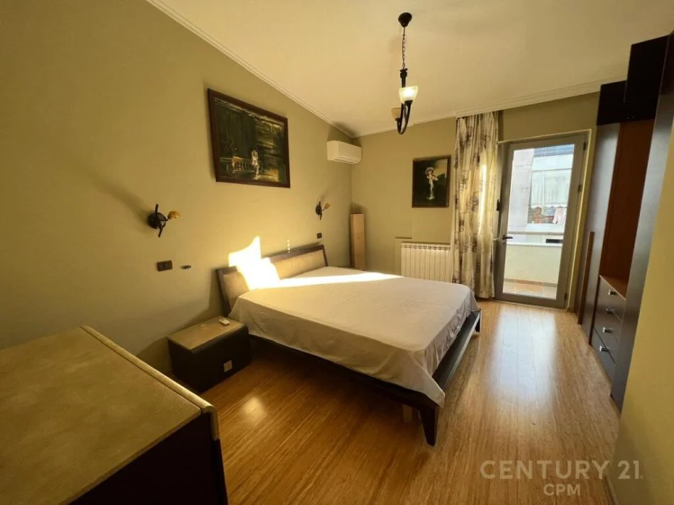 Tirane, jepet me qera apartament Kati 7, 98 m² 900 € (kodra e diellit)