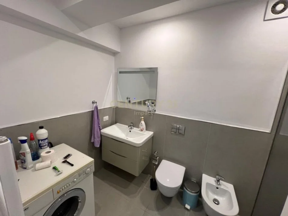 Tirane, shitet apartament 1+1+Ballkon Kati 3, 83 m² 133.000 €