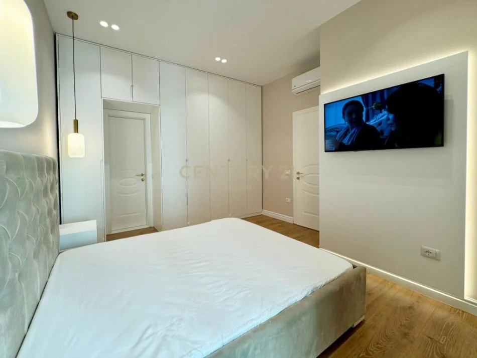 Tirane, jepet me qera apartament 2+1 Kati 3, 122 m² 1.800 € (liqeni i thate)