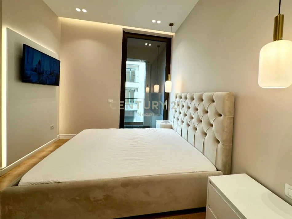 Tirane, jepet me qera apartament 2+1 Kati 3, 122 m² 1.800 € (liqeni i thate)