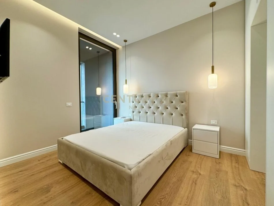 Tirane, jepet me qera apartament 2+1 Kati 3, 122 m² 1.800 € (liqeni i thate)