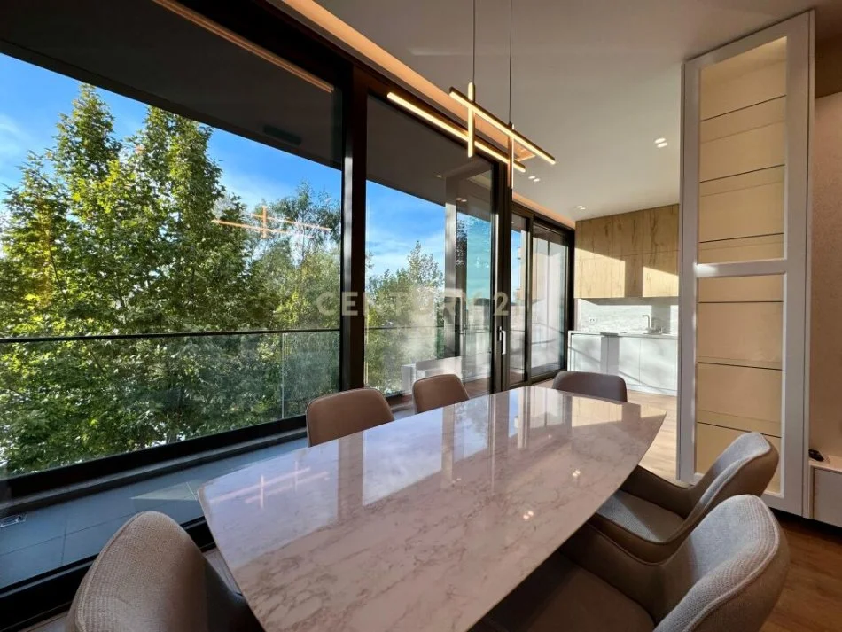 Tirane, jepet me qera apartament 2+1 Kati 3, 122 m² 1.800 € (liqeni i thate)