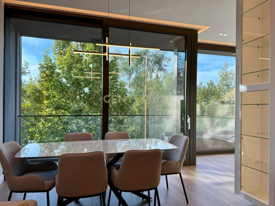 Tirane, jepet me qera apartament 2+1 Kati 3, 122 m² 1.800 € (liqeni i thate)