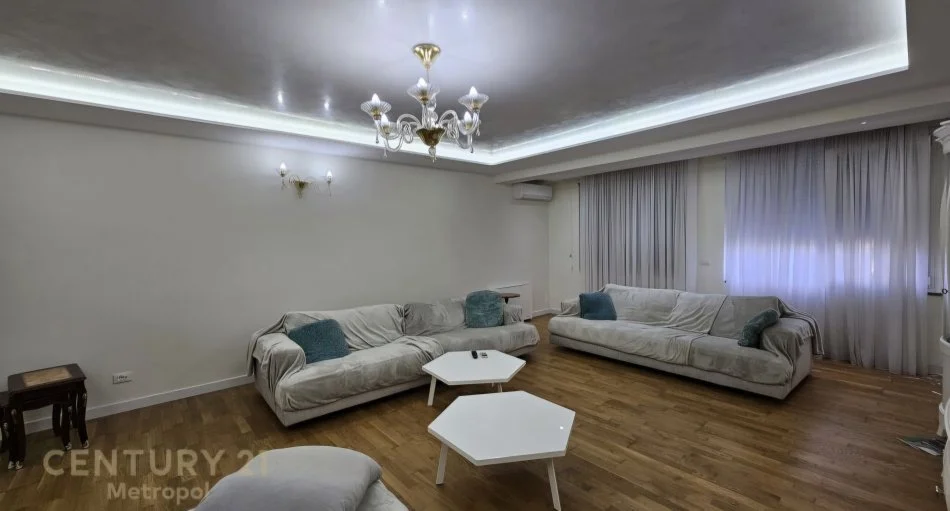Durres, shitet 4+1 Kati 4, 205 m² 320.000 € (Mali I Robit)
