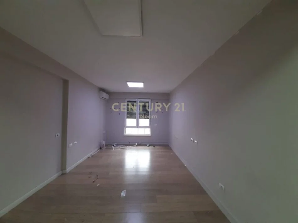 Tirane, jepet me qera apartament 3+1 Kati 8, 173 m² 2.500 € (myslym shyr)