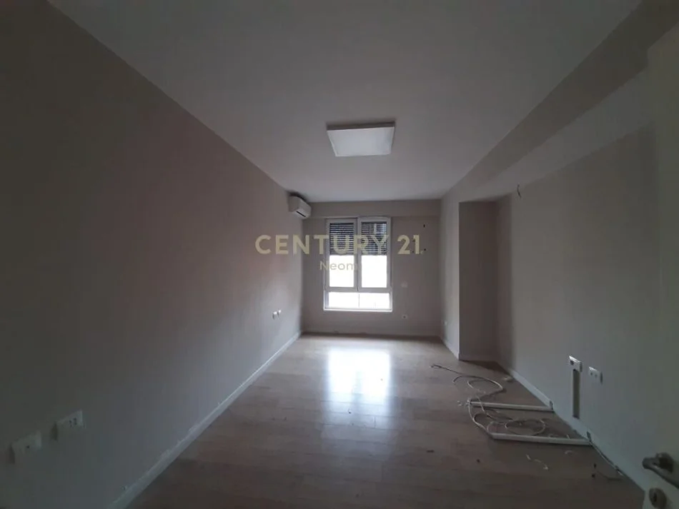 Tirane, jepet me qera apartament 3+1 Kati 8, 173 m² 2.500 € (Myslym shyr)