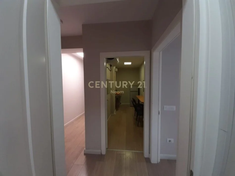 Tirane, jepet me qera apartament 3+1 Kati 8, 173 m² 2.500 € (Myslym shyr)