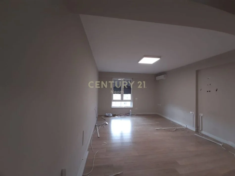 Tirane, jepet me qera apartament 3+1 Kati 8, 173 m² 2.500 € (myslym shyr)