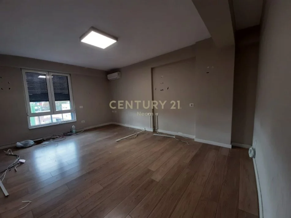 Tirane, jepet me qera apartament 3+1 Kati 8, 173 m² 2.500 € (myslym shyr)