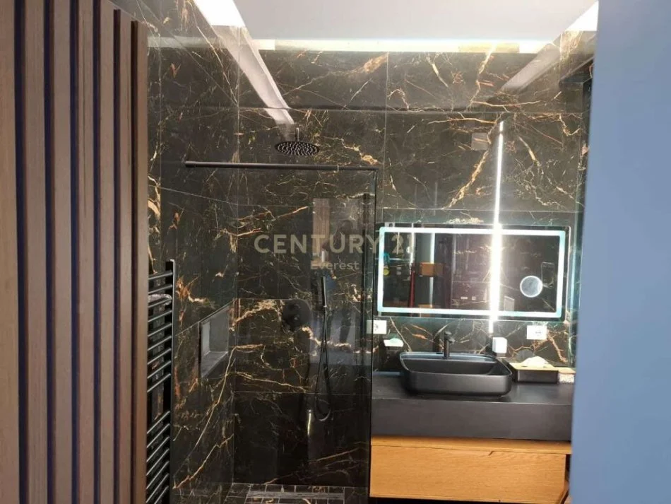 Tirane, jepet me qera apartament 1+1 Kati 9, 56 m² 750 € 