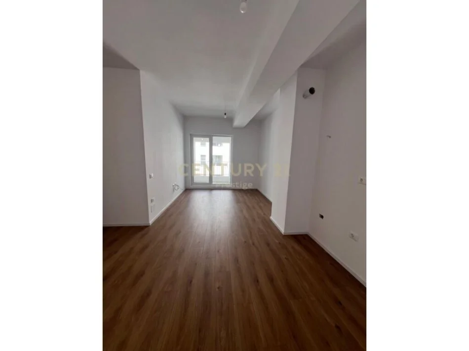 Tirane, shitet apartament Kati 5, 61 m² 85.500 € (TEK REZIDENCA KAIMI, ALI DEM!)