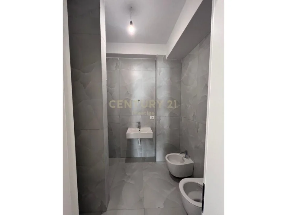 Tirane, shitet apartament Kati 5, 61 m² 85.500 € (TEK REZIDENCA KAIMI, ALI DEM!)