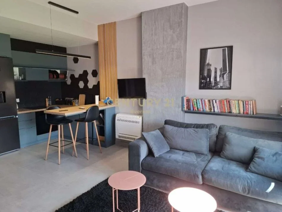 Tirane, jepet me qera apartament 1+1 Kati 9, 56 m² 750 € 