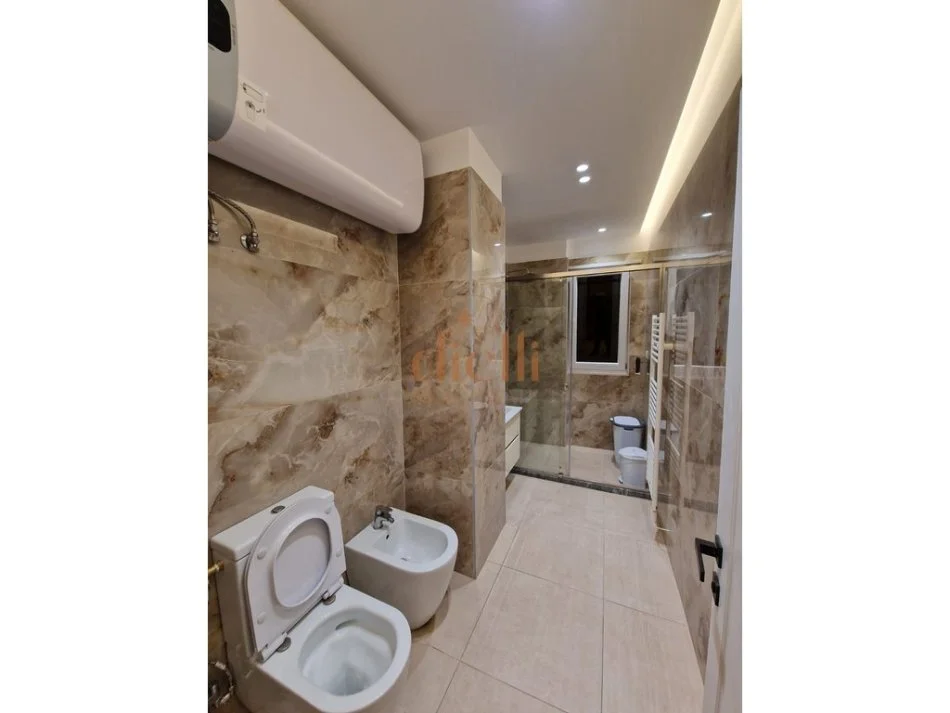 Tirane, jepet me qera apartament 2+1 Kati 2, 1.200 € (KOPSHTI BOTANIK)