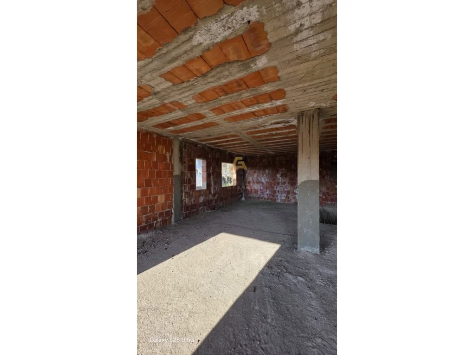 Tirane, shitet Vile 2 Katshe Kati 2, 549 m² 170.000 € (Koder Kamez)