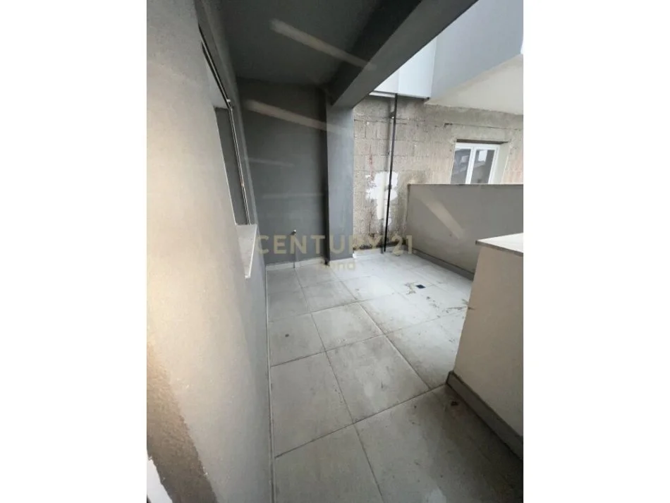 Tirane, shitet apartament 1+1+Ballkon Kati 2, 74 m² 115.000 € (Unaza e Re)