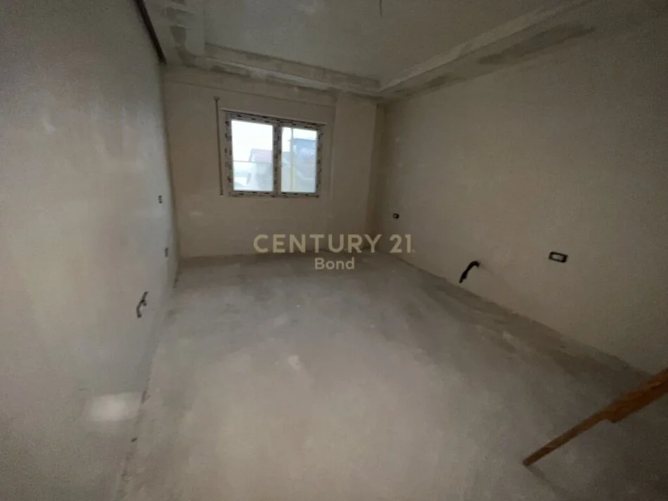 Tirane, shitet apartament 1+1+Ballkon Kati 2, 74 m² 115.000 € (Unaza e Re)