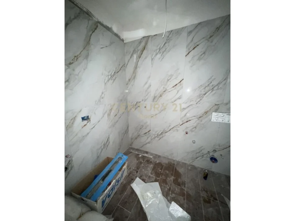 Tirane, shitet apartament 1+1+Ballkon Kati 2, 74 m² 115.000 € (Unaza e Re)