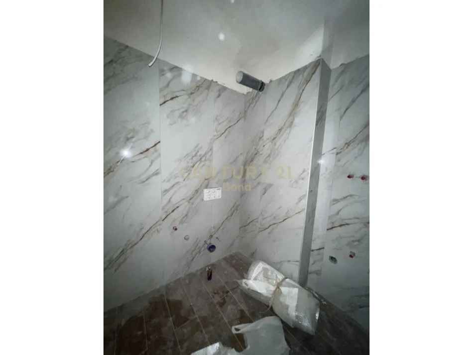 Tirane, shitet apartament 1+1+Ballkon Kati 2, 74 m² 115.000 € (Unaza e Re)