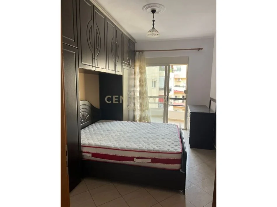 Tirane, shitet apartament 2+1+Ballkon Kati 8, 90 m² 105.000 € (Asrie)