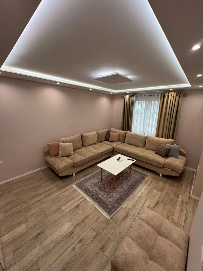 Tirane, jepet me qera apartament 1+1 Kati 4, 65 m² 600 € (Rruga 21 dhjetori)