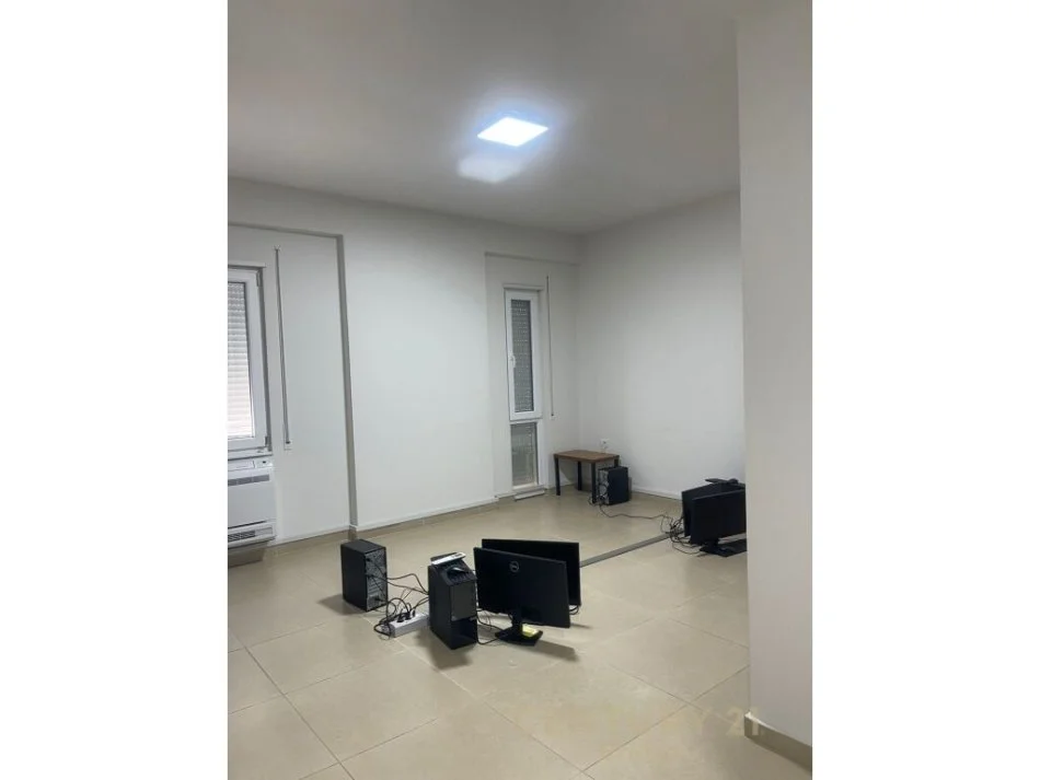 Tirane, jepet me qera Kati 2, 172 m² 2.000 € 