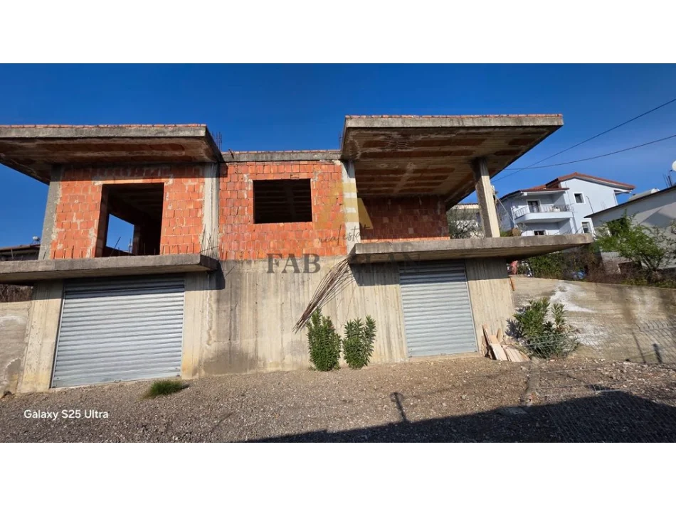 Tirane, shitet Vile 2 Katshe Kati 2, 549 m² 170.000 € (Koder Kamez)