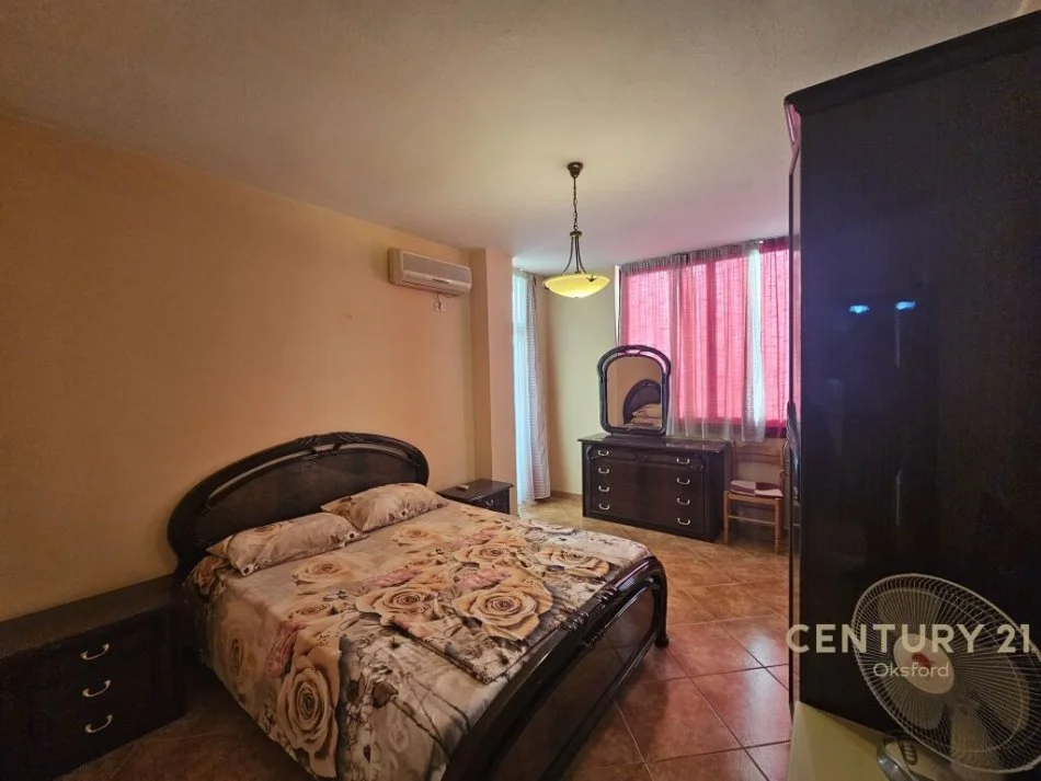 Tirane, jepet me qera Kati 7, 109 m² 700 € (Bulevardi zogu 1)