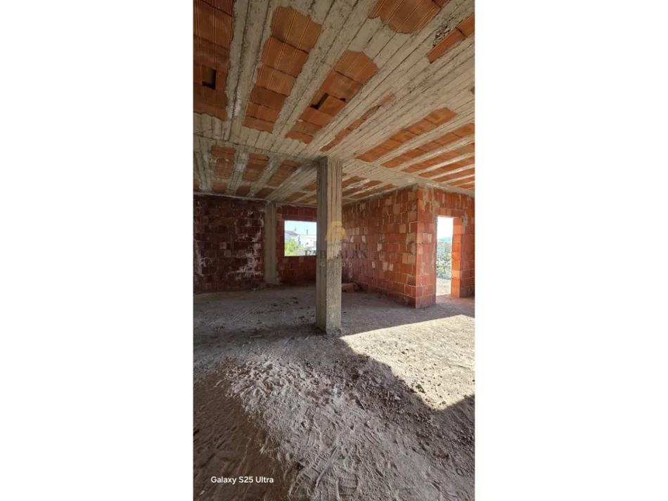 Tirane, shitet Vile 2 Katshe Kati 2, 549 m² 170.000 € (Koder Kamez)