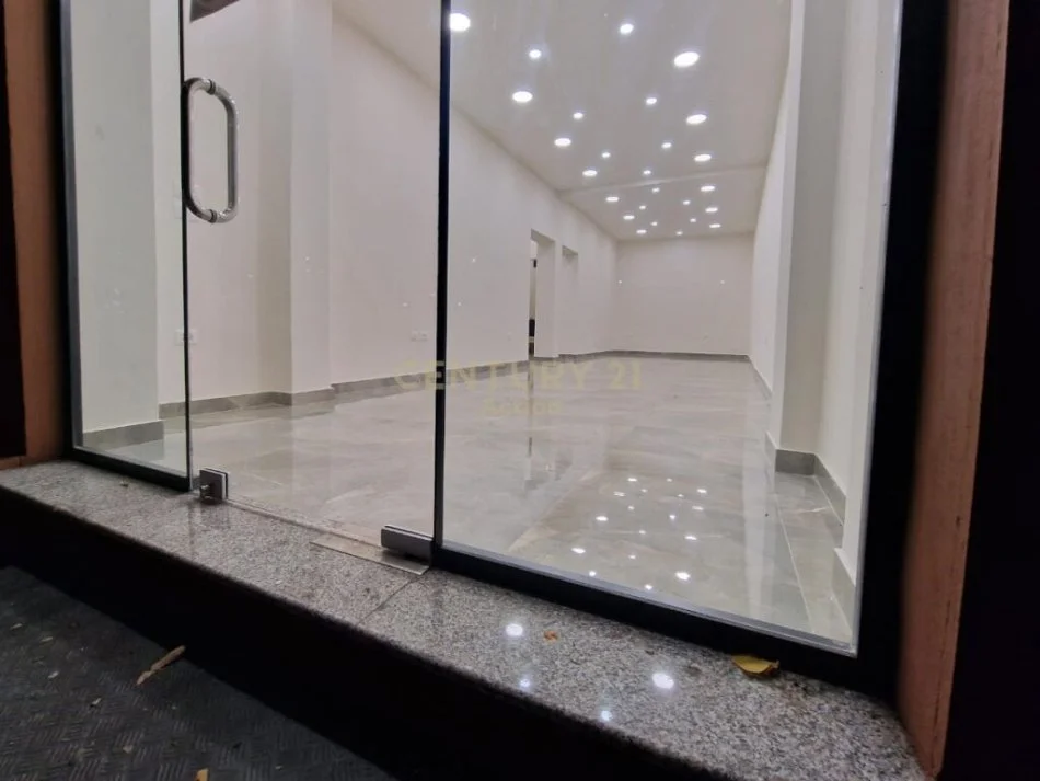 Tirane, jepet me qera ambjent biznesi Kati 0, 100 m² 100 € 