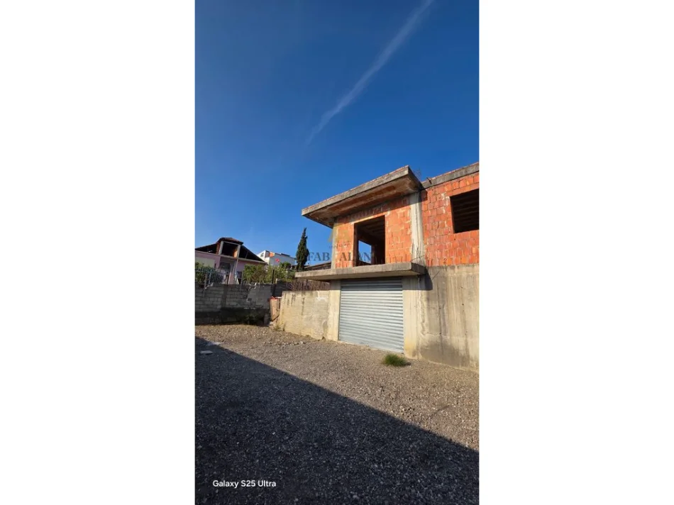 Tirane, shitet Vile 2 Katshe Kati 2, 549 m² 170.000 € (Koder Kamez)