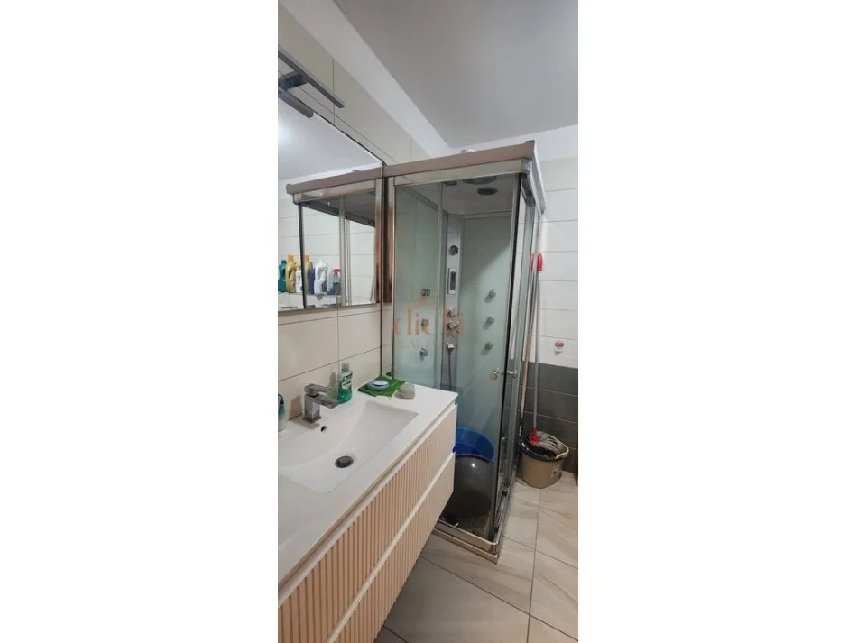 Tirane, shitet apartament 2+1 Kati 3, 100 m² 155.000 € (fresk ne cmim perfshihen dhe 2 poste parkimi)