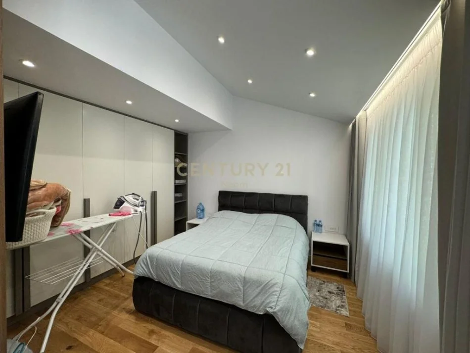 Tirane, shitet Vile 3+1 Kati 3, 340 m² 880.000 € (kodra e diellit)