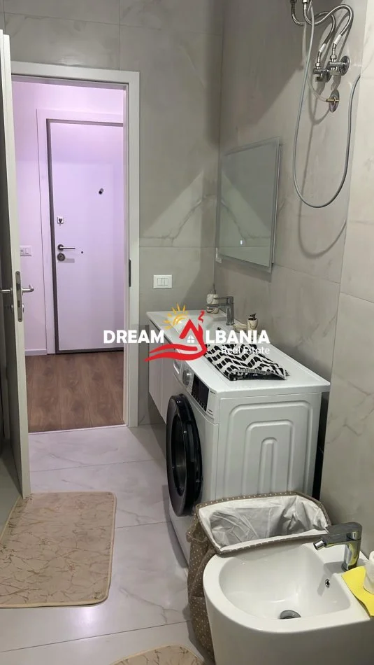 Tirane, jepet me qera apartament 1+1 , 65 m² 400 € (residenca Oxa)