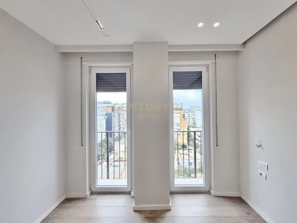 Tirane, jepet me qera apartament 3+1+Aneks+Ballkon Kati 6, 110 m² 750 € (21Dhjetori)