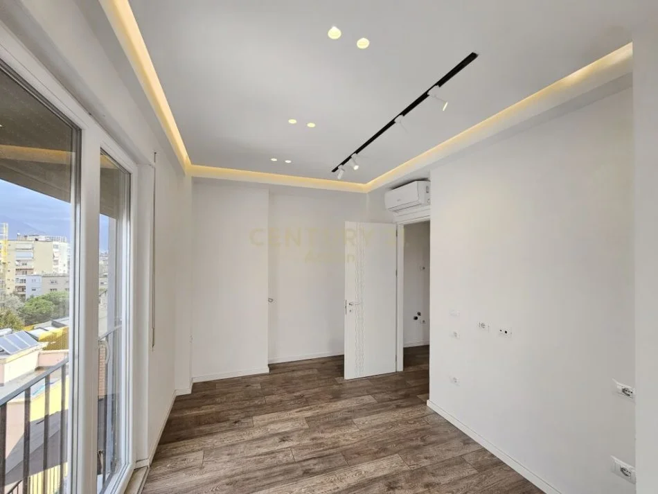 Tirane, jepet me qera apartament 3+1+Aneks+Ballkon Kati 6, 110 m² 750 € (21Dhjetori)