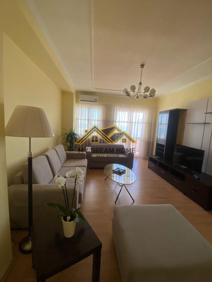 Durres, jepet me qera 2+1 , 100 m² 700 € (LAGJA NR.3)