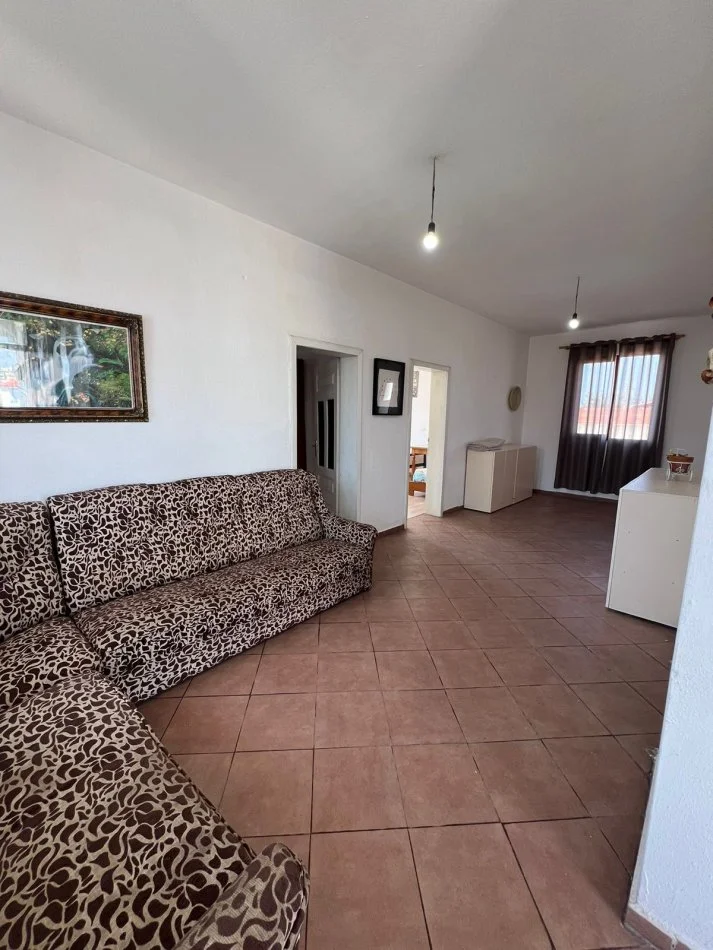 Tirane, jepet me qera apartament 1+1+Ballkon Kati 2, 60 m² 300 €