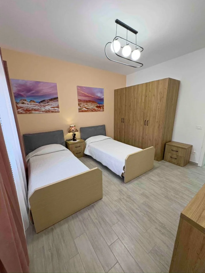 Tirane, jepet me qera Vile 2+1+Aneks+Ballkon , 330 m² 1.100 € (Vilat Gjermane).