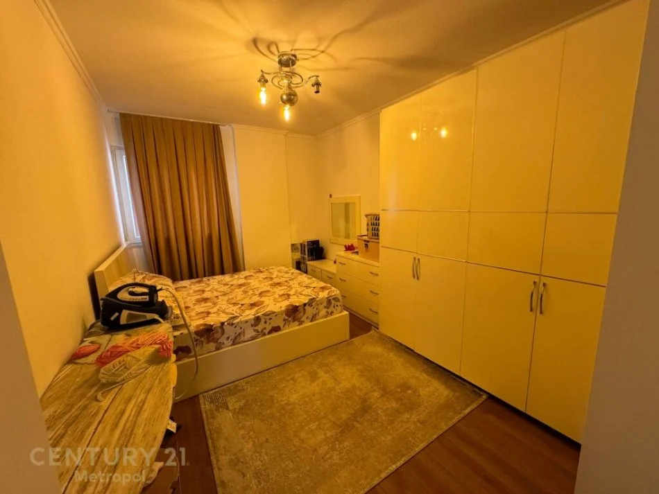 Tirane, jepet me qera apartament 2+1 Kati 6, 112 m² 1.200 € (komuna e parisit)